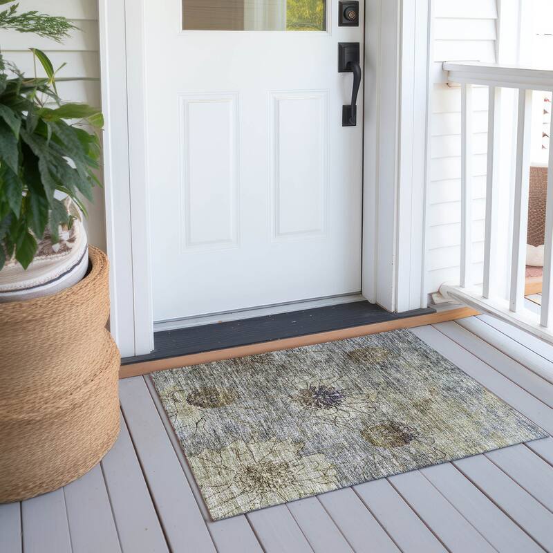 Machine Washable Indoor/ Outdoor Contemporary Floral Chantille Rug - Pewter - 1'8" x 2'6"
