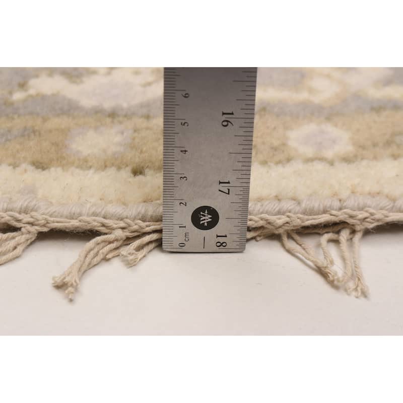 ECARPETGALLERY Hand-knotted Royal Oushak Ivory Wool Rug - 4'10 x 4'10