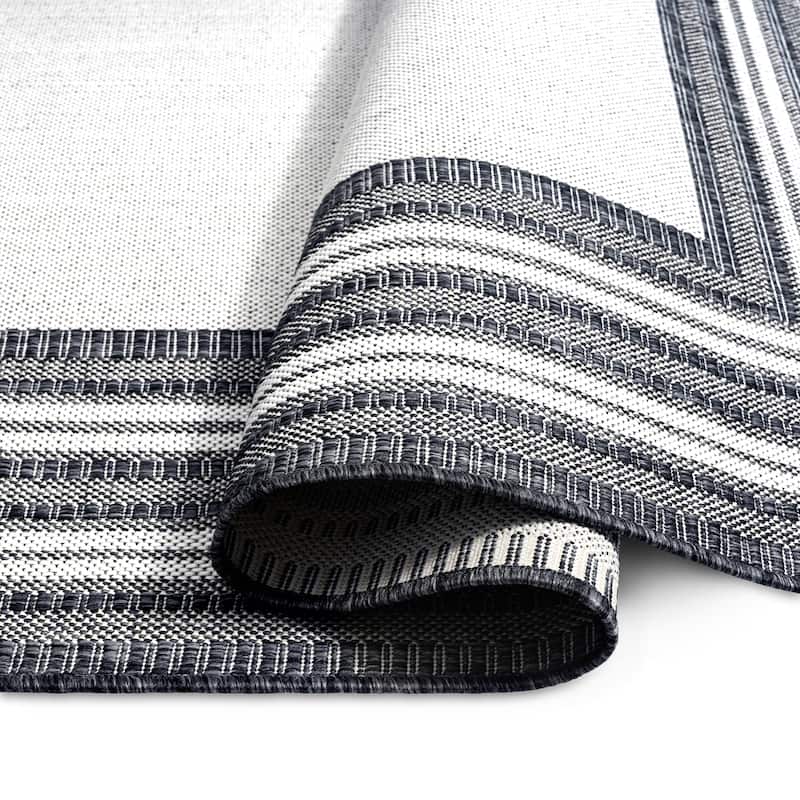 Nicole Miller New York Patio Country Layla Border Indoor/ Outdoor Rug