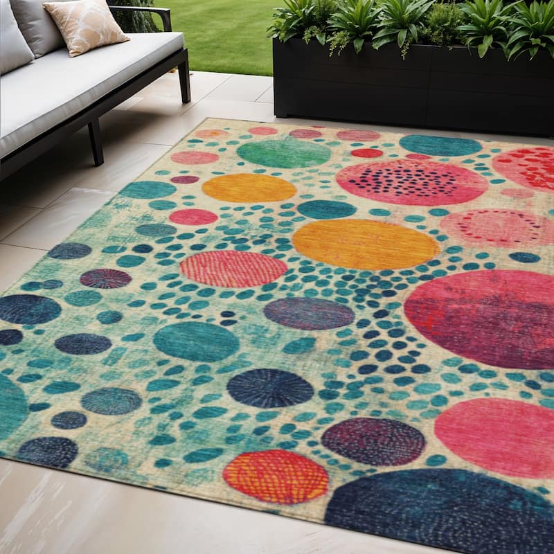 HomeRoots Geometric Transitional Rectangle Outdoor Rug - 5' X 8'