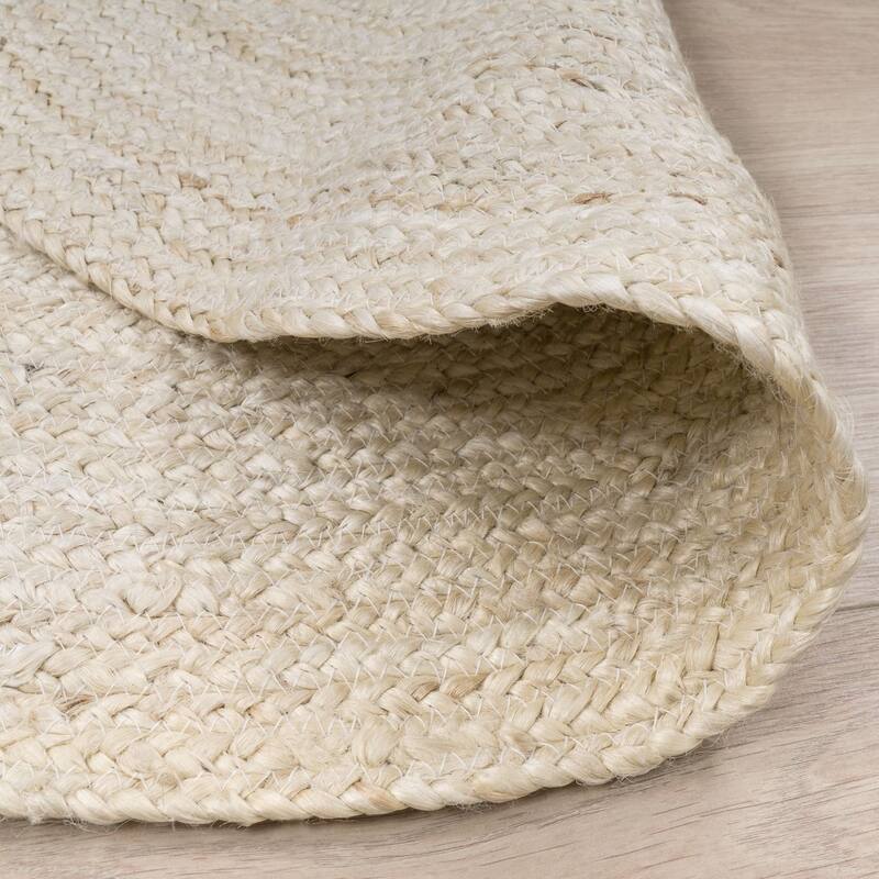 Hand-Woven Jute Rug Round with Natural Jute Fibers