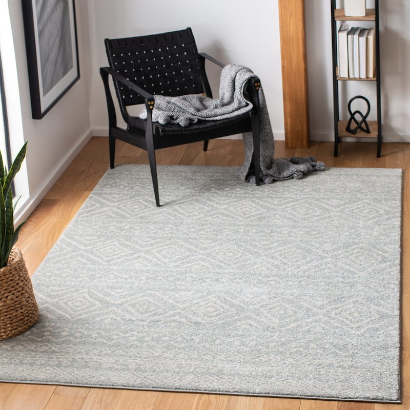 SAFAVIEH Tulum Vassilia Moroccan Boho Distressed Rug - 8' x 10' - Light Grey/Ivory