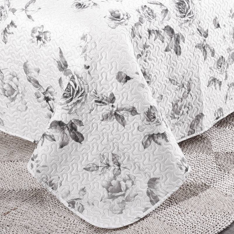 3 Piece Retro Printed Reversible Quilt Set