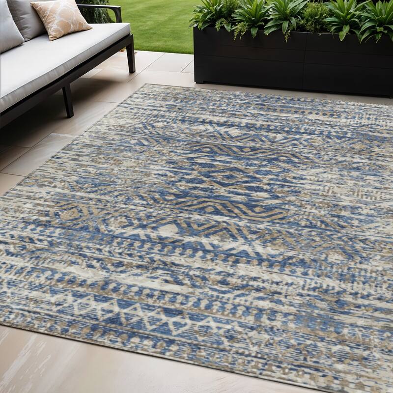 HomeRoots Moroccan Transitional Rectangle Outdoor Rug - 5' X 8'