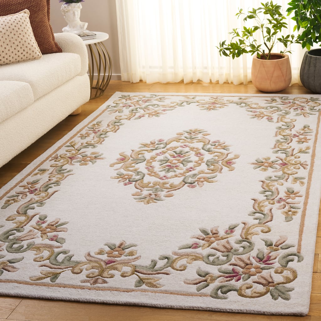 SAFAVIEH Handmade Aubusson Hale Traditional Wool Rug.