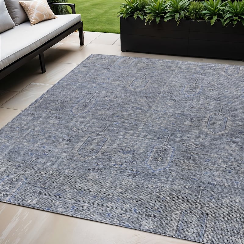 HomeRoots Southwestern Transitional Rectangle Outdoor Rug - 5' X 8'