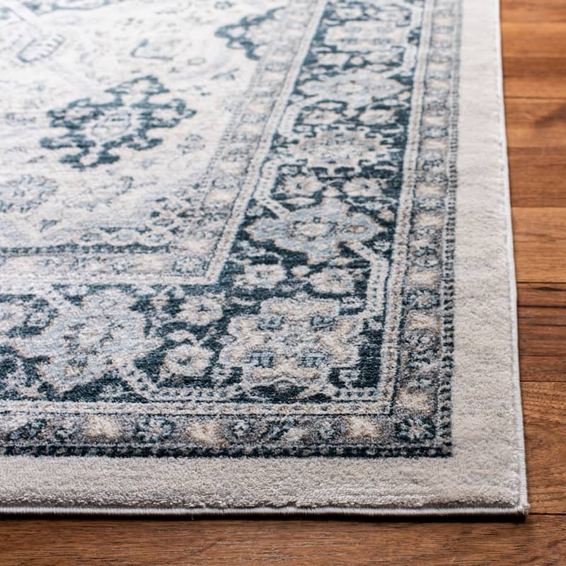 SAFAVIEH Isabella Minola Traditional Oriental Rug