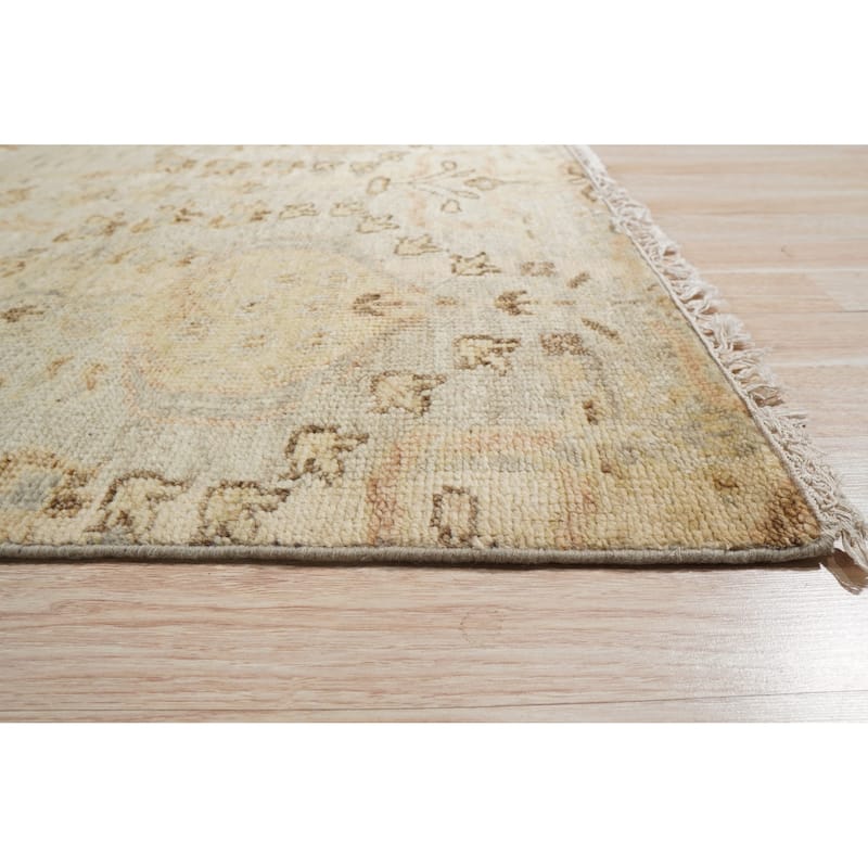 Ivory Contemporary Floral Modern Knot Area Rug - 5' x 8'
