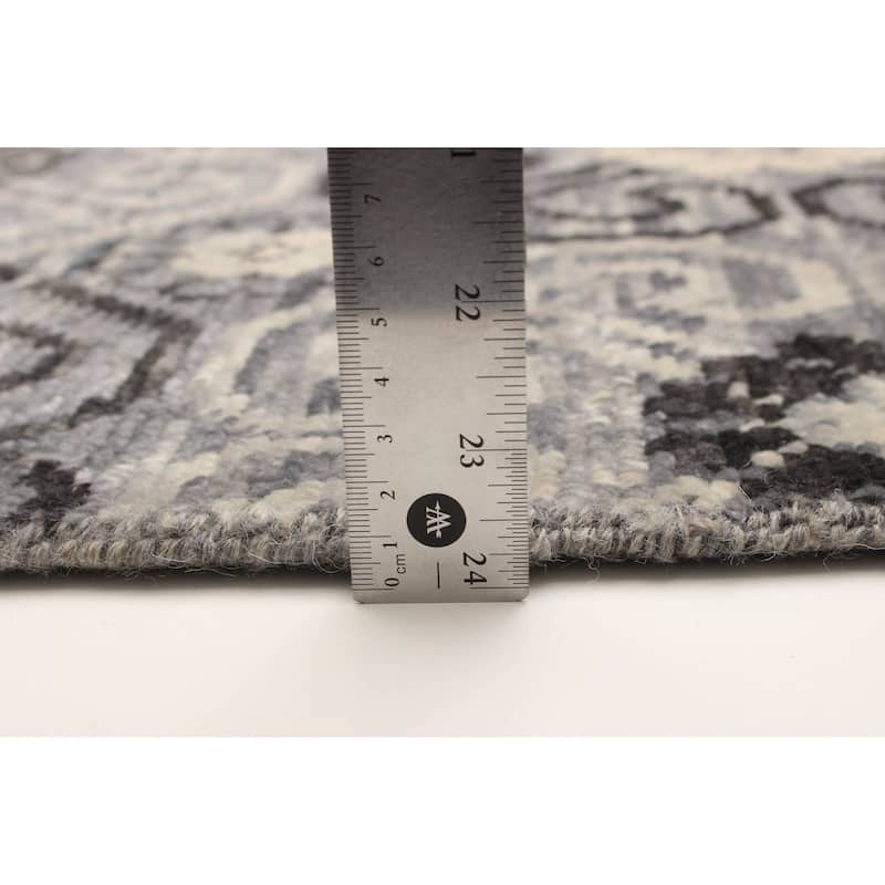 ECARPETGALLERY Hand-knotted Mystique Grey Wool Rug - 4'10 x 8'1