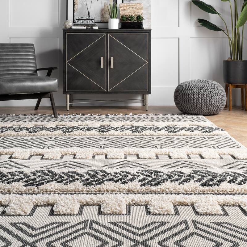 Nuloom Zuri Shaggy Banded Tribal Area Rug
