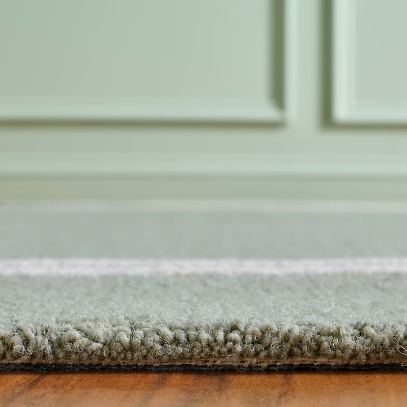 Martha Stewart by SAFAVIEH Handmade Karmila Wool Rug