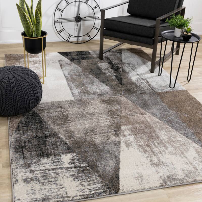 Brookfield Collection - Cream/Brown/Grey Distressed Triangles Rug