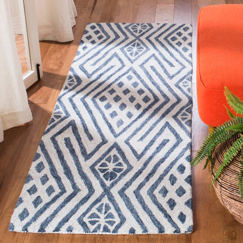 SAFAVIEH Handmade Micro-Loop Hanneli Wool Rug - 2'6" x 4' - Blue/Ivory