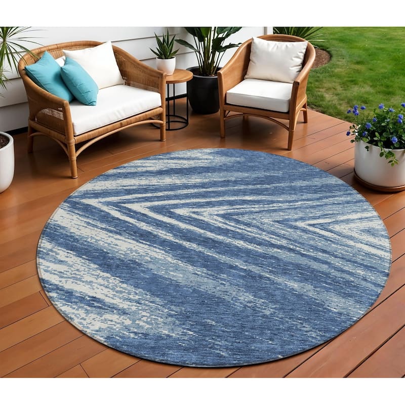 HomeRoots Abstract Transitional Rectangle Outdoor Rug - 8' Round