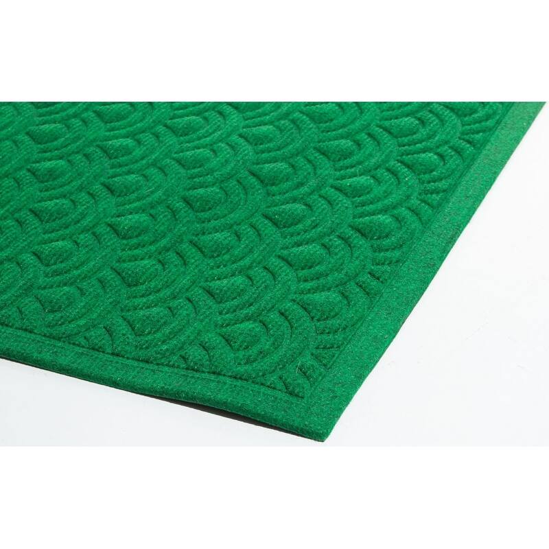 HomeRoots 18" X 30" Green Geometric Indoor Polypropylene Door Mat - 18.00' X '30.00