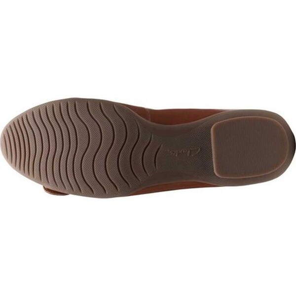 neenah lark clarks