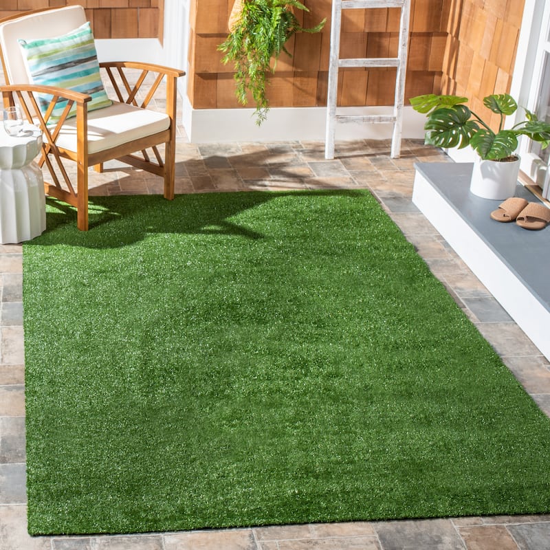 SAFAVIEH Handmade Vista Marjolene Faux Grass Indoor/ Outdoor Waterproof Rug
