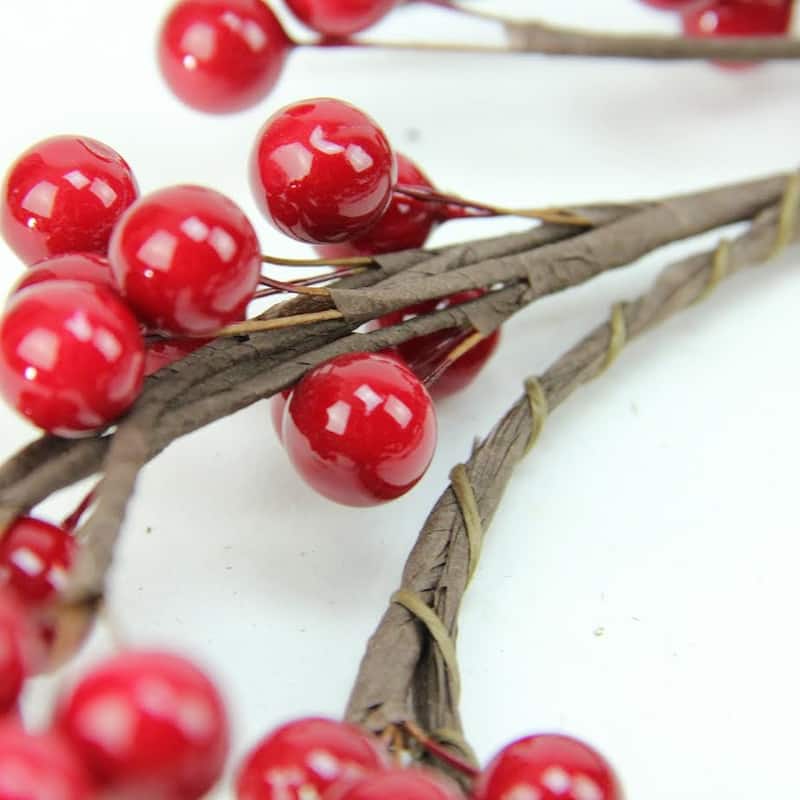 Shiny Berries Artificial Christmas Candle Ring - 7"