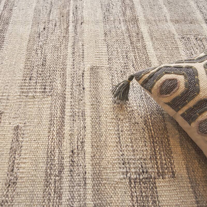 EXQUISITE RUGS Scandinavian Hand-loomed New Zealand Wool Grey/Ivory Area Rug.