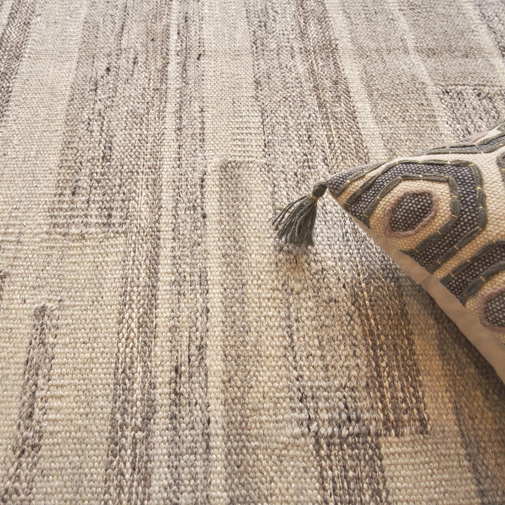 EXQUISITE RUGS Scandinavian Hand-loomed New Zealand Wool Grey/Ivory Area Rug.