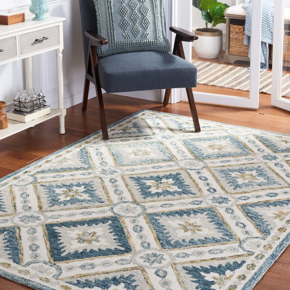 Martha Stewart by SAFAVIEH Handmade Heleena Wool Rug