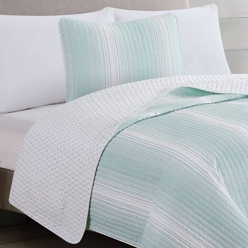 Luxurious Striped Microfiber Quilt Set With Shams