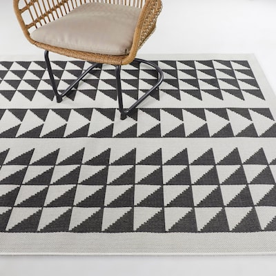 Bennett Transitional Geometric Indoor/Outdoor Area Rug