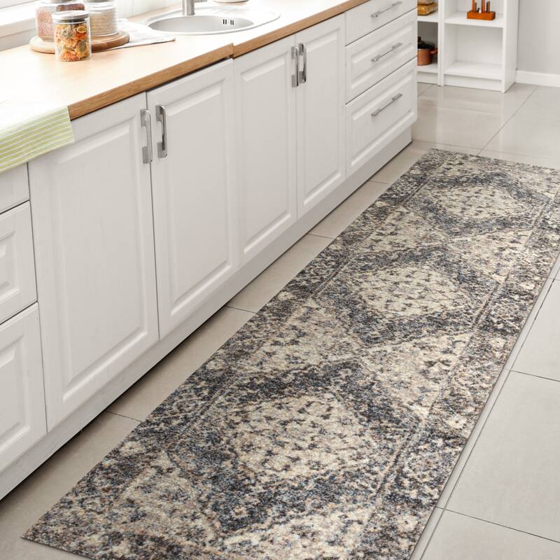 JONATHAN Y Shaii Distressed Medallion Low-Pile Machine-Washable Area Rug
