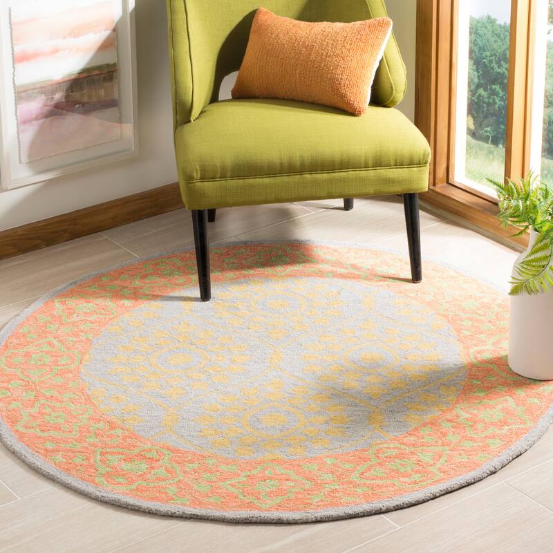 SAFAVIEH Handmade Suzani Alexa Boho Tribal Wool Rug - 5' Round - Orange/Silver