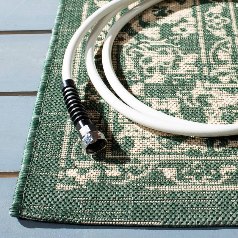 SAFAVIEH Courtyard Syung Indoor/ Outdoor Waterproof Backyard Patio Rug