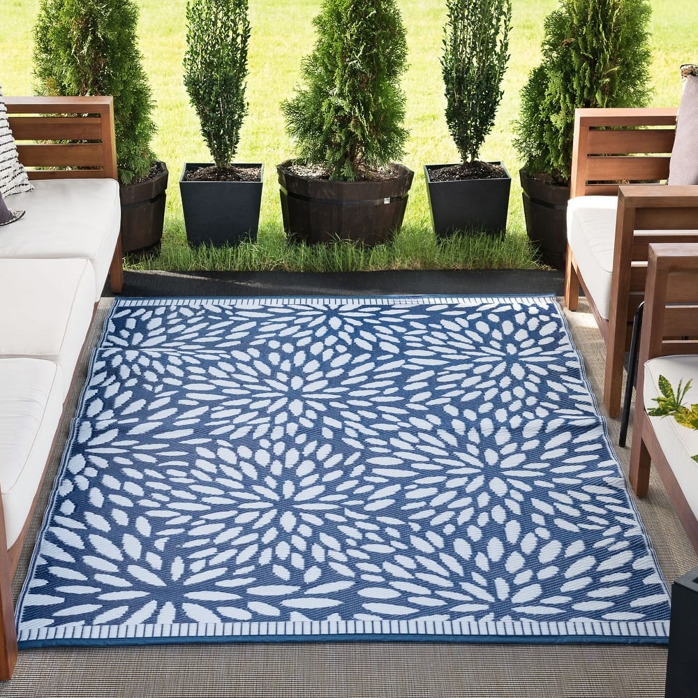 Sundown Beach Floral Indoor/Outdoor Area Rug