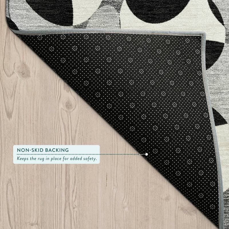 Machine Washable Indoor/ Outdoor Contemporary Saline Chantille Rug