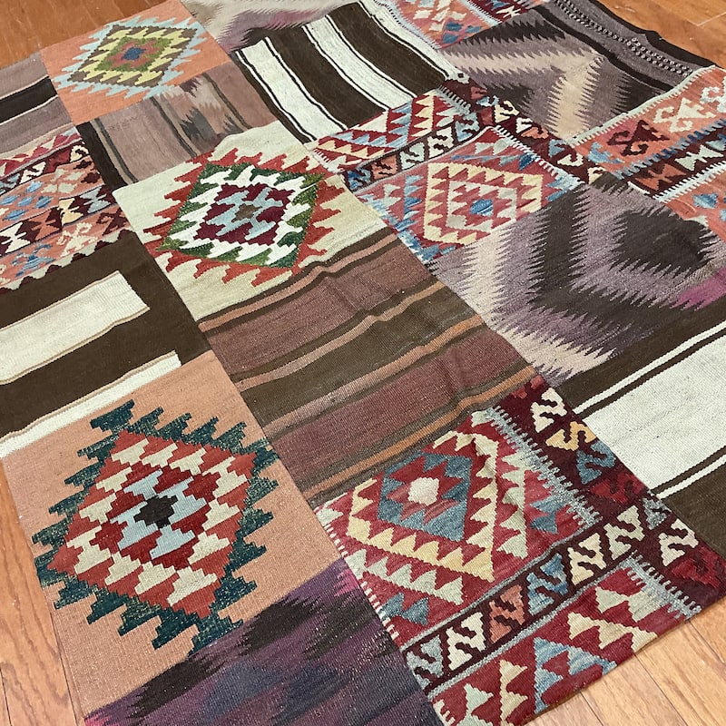 HERAT ORIENTAL Antique Hand-woven Patchwork Wool Rug (4'11 x 6'7) - 4'11" x 6'7"