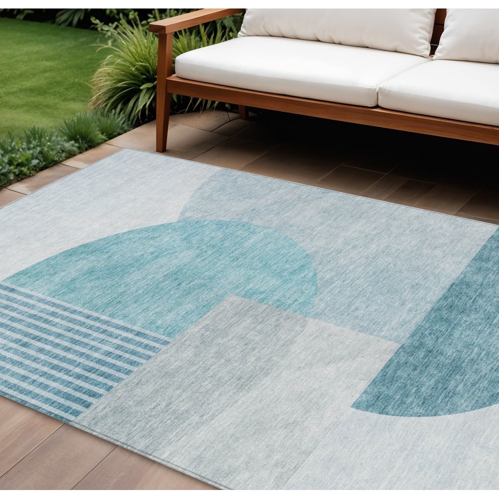 HomeRoots Geometric Transitional Rectangle Outdoor Rug