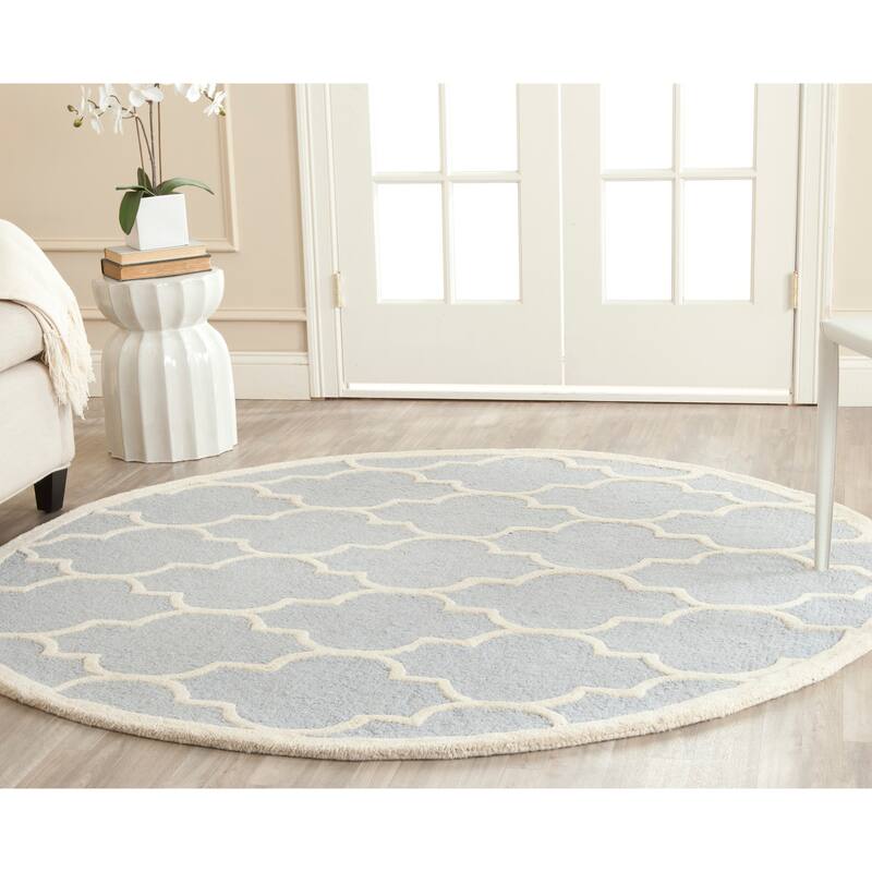 SAFAVIEH Handmade Cambridge Oddny Moroccan Trellis Wool Rug - 6' Round - Light Blue/Ivory