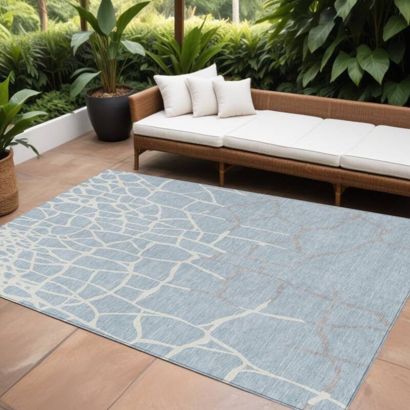 HomeRoots Abstract Transitional Rectangle Outdoor Rug - 9' X 12'