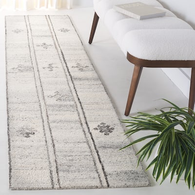 SAFAVIEH Hand-Tufted Kenya Soldis Southwestern Wool Rug