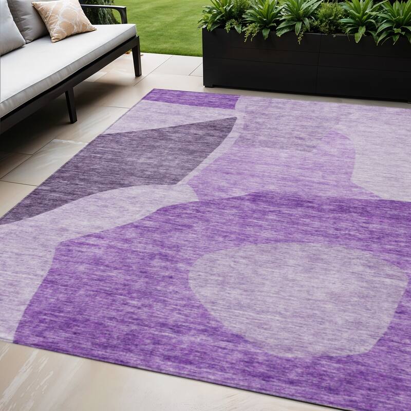 HomeRoots Abstract Transitional Rectangle Outdoor Rug - 5' X 8'