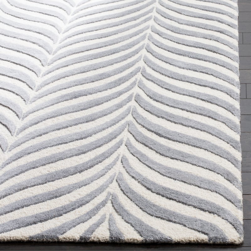 SAFAVIEH Handmade Bella Crescencia Modern Floral Wool Rug