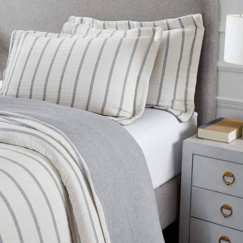 Superior Valencia Reversible Cotton Matelasse Bedspread and Sham Set