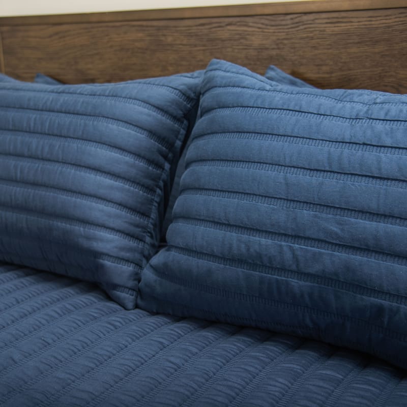 Rizzy Home Blackberry Grove Navy Blue Channel Stitched Quilt Set