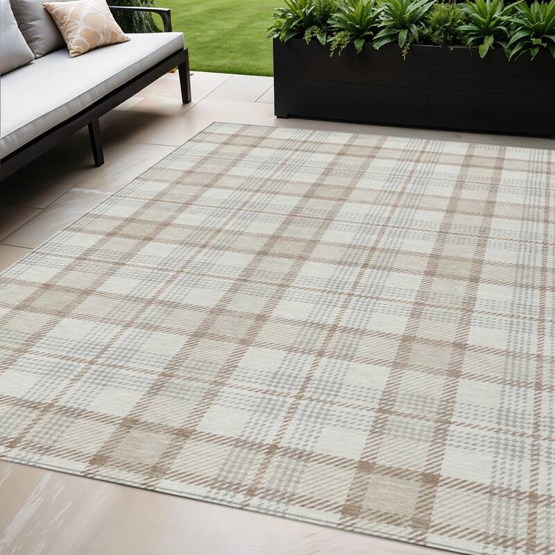 HomeRoots Plaid Transitional Rectangle Outdoor Rug - 5' X 8'