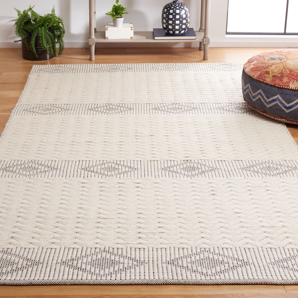 SAFAVIEH, Handmade Natura Carmelle Moroccan Rustic Wool Rug