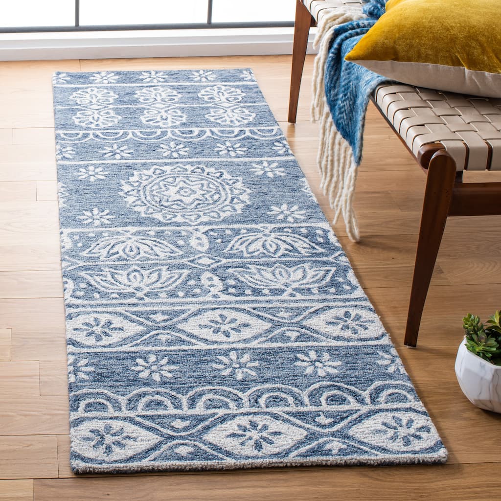 SAFAVIEH, Handmade Micro-Loop Gerfriede Wool Rug
