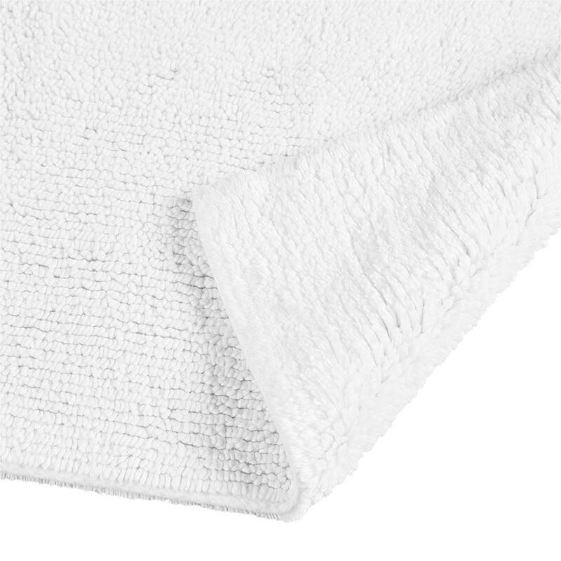 Modern Reversible Bath Rug, Soft Plush Blend Fabric Bathroom Mat