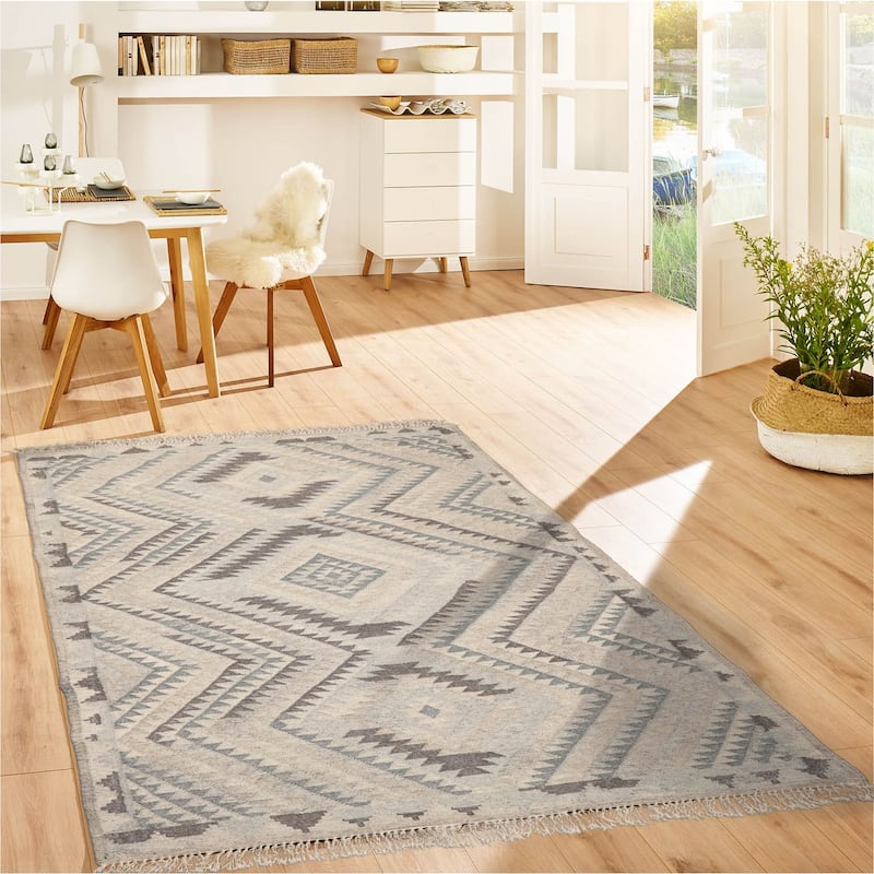 LoomBloom Beige Handwoven Oriental Southwestern Kilim Wool Area Rug - 5' 3'' x 7' 7''