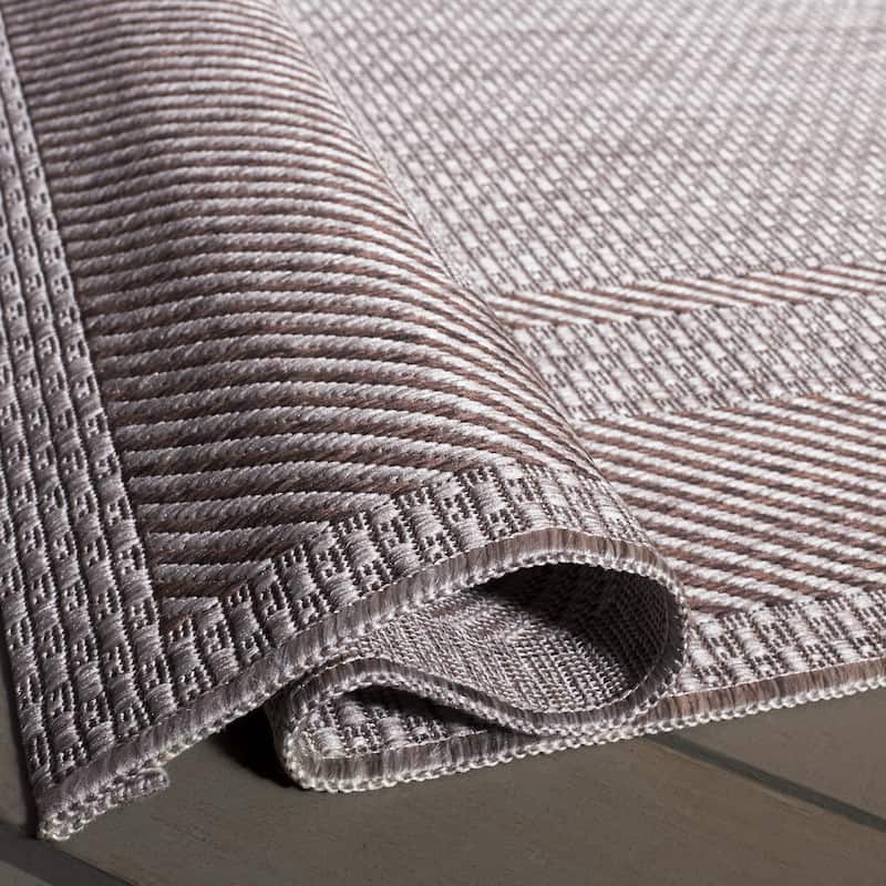 SAFAVIEH Courtyard Shpresa Indoor/ Outdoor Waterproof Patio Backyard Rug