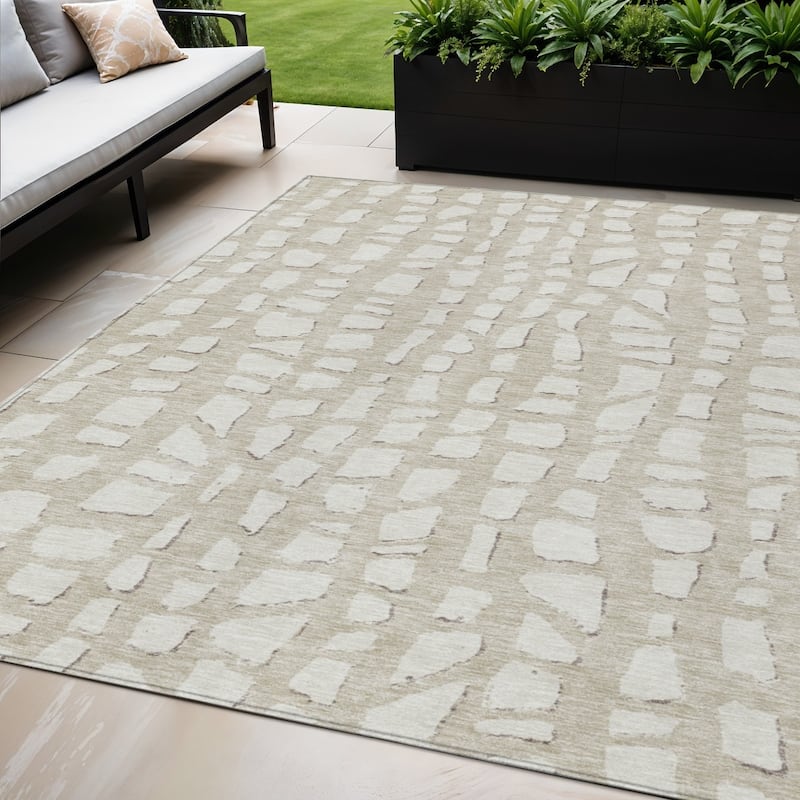 HomeRoots Abstract Transitional Rectangle Outdoor Rug - 5' X 8'