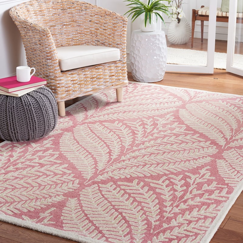 SAFAVIEH Handmade Capri Ilianka Wool Rug