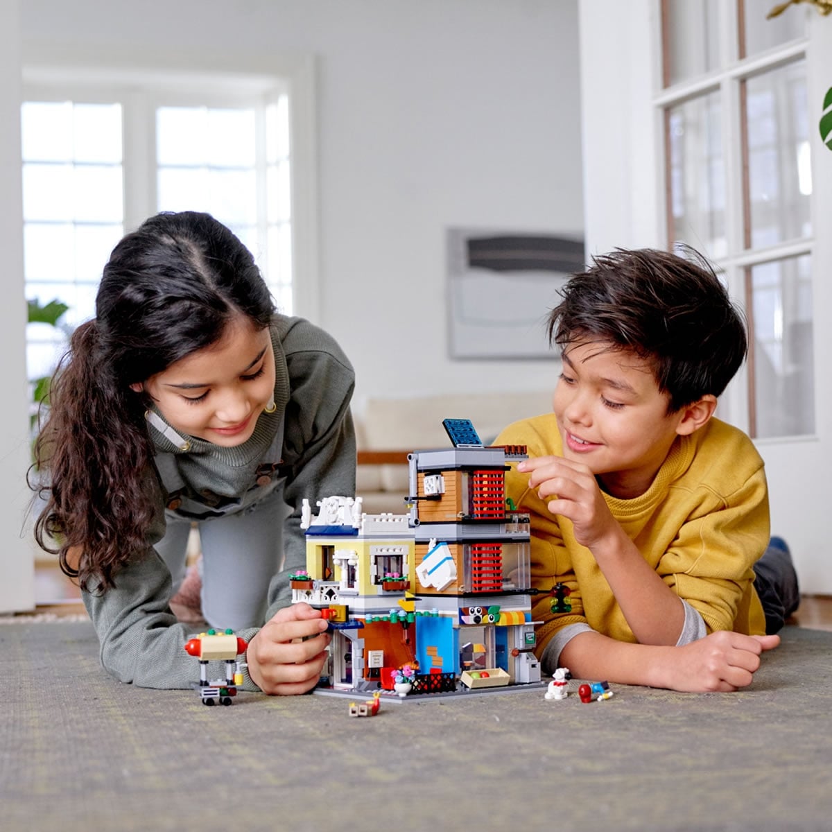 Lego creator townhouse pet shop on sale and cafe
